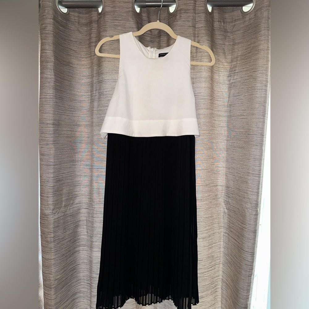 Banana Republic black, and white midi dress- round neckline